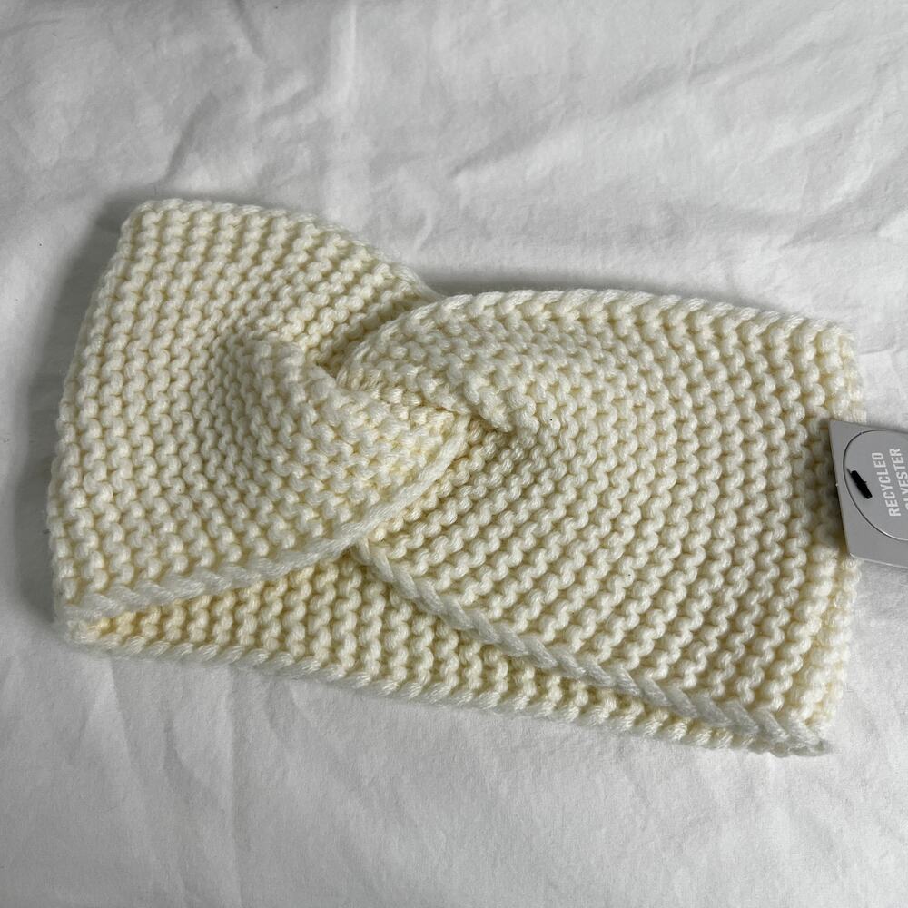 NWT cream knit headband featuring a twist detail